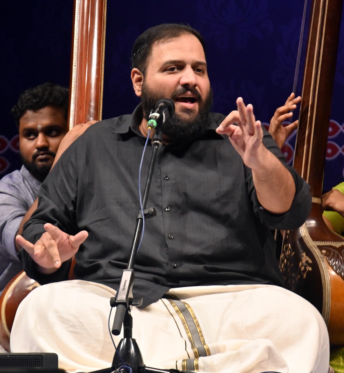 Vignesh Ishwar began the concert on a vibrant note with ‘Munnu ravana’